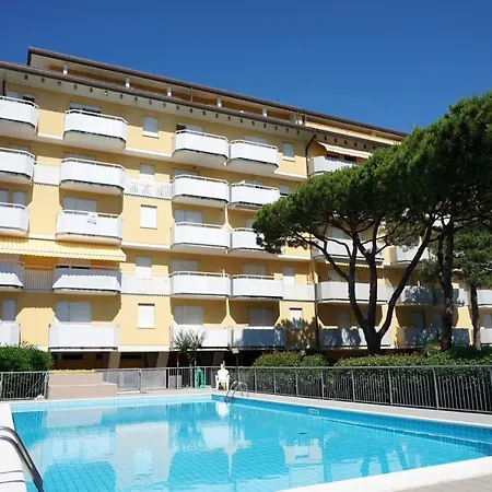 Apartament A Few Steps From The With Shared Pool Porto Santa Margherita di Caorle