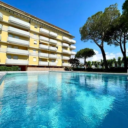 A Few Steps From The With Shared Pool Apartament